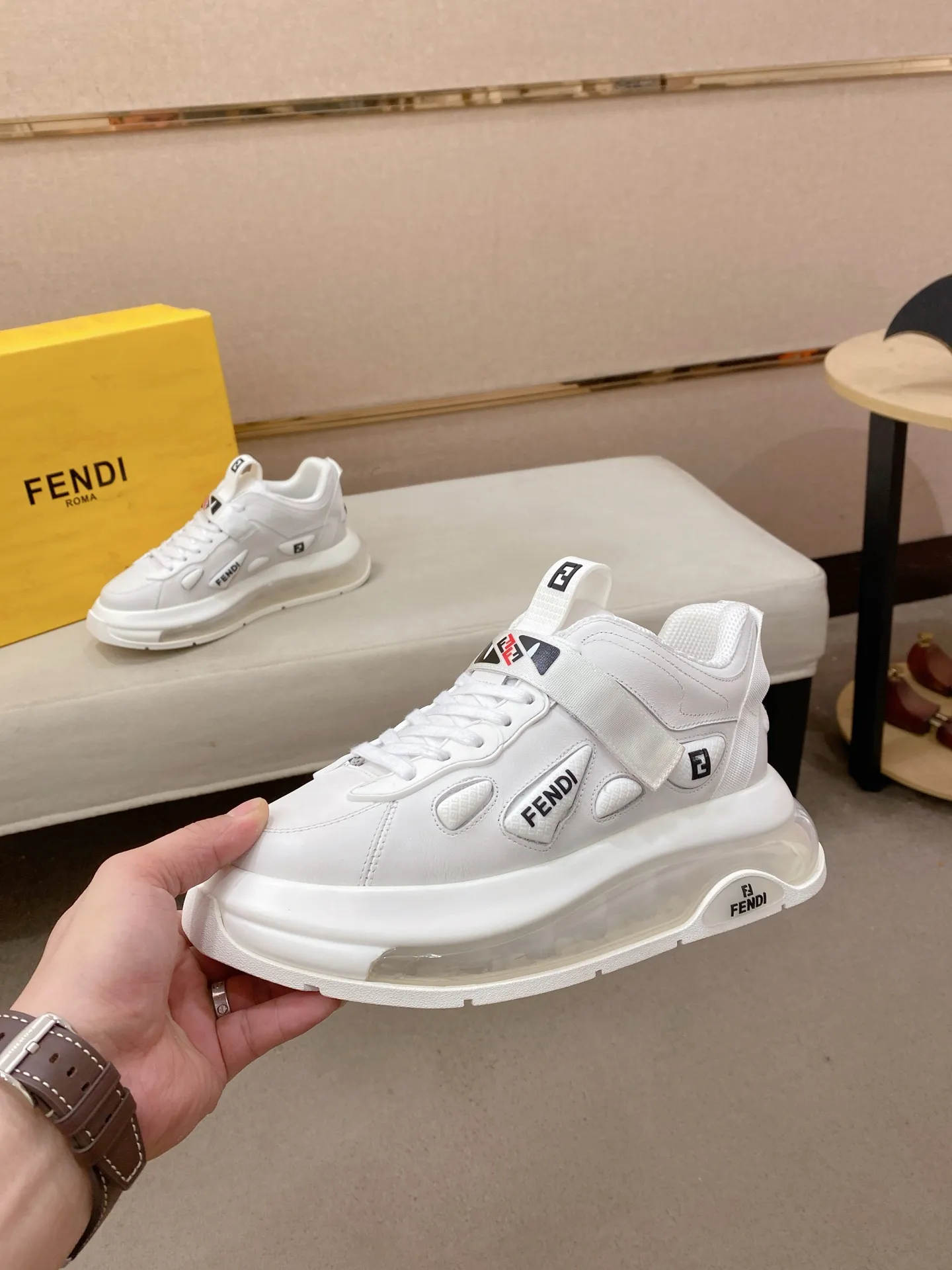 Men's shoes 💰 640💰 FENDI new model (Fendi) official website 1:1 copy 👊🏻Upper 🇮🇹Imported cowhide 🇩🇪Inside imported breathable mesh lining. The original outsole is molded to reflect the identity of every man, and the upper foot is elegant and stable🚶🏻🚶🏻The high-end custom counter original replica📯The shoe last remains unchanged regardless of wind and rain, and can withstand the verification of time🔍️,🔵 Size: 39-45. Can be customized 38-46 non-refundable and non-exchangeable!